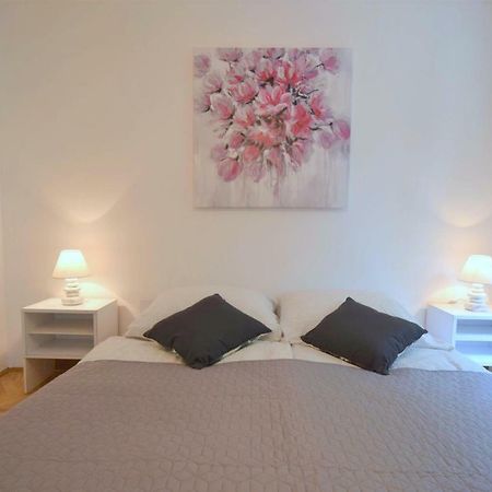 Apartments Jadanec Malinska Eksteriør bilde