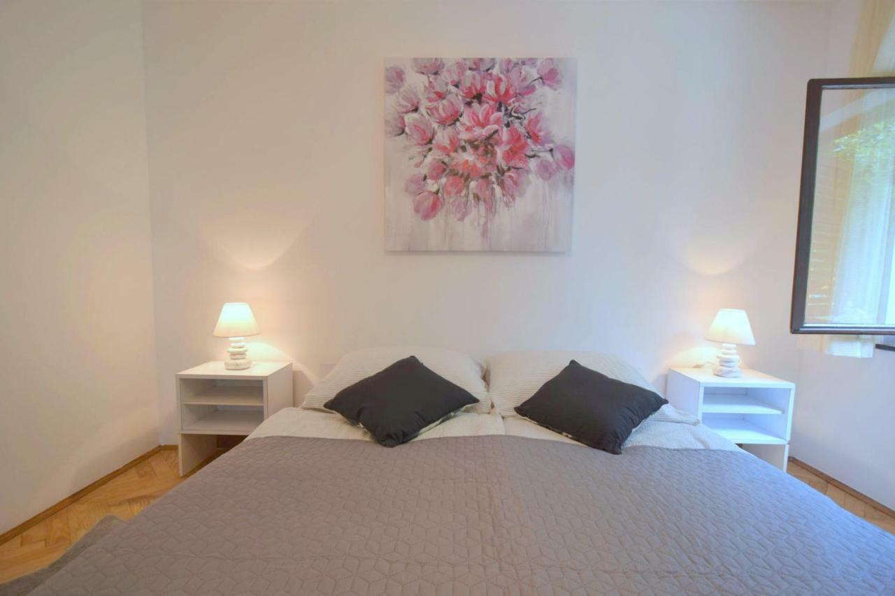 Apartments Jadanec Malinska Eksteriør bilde